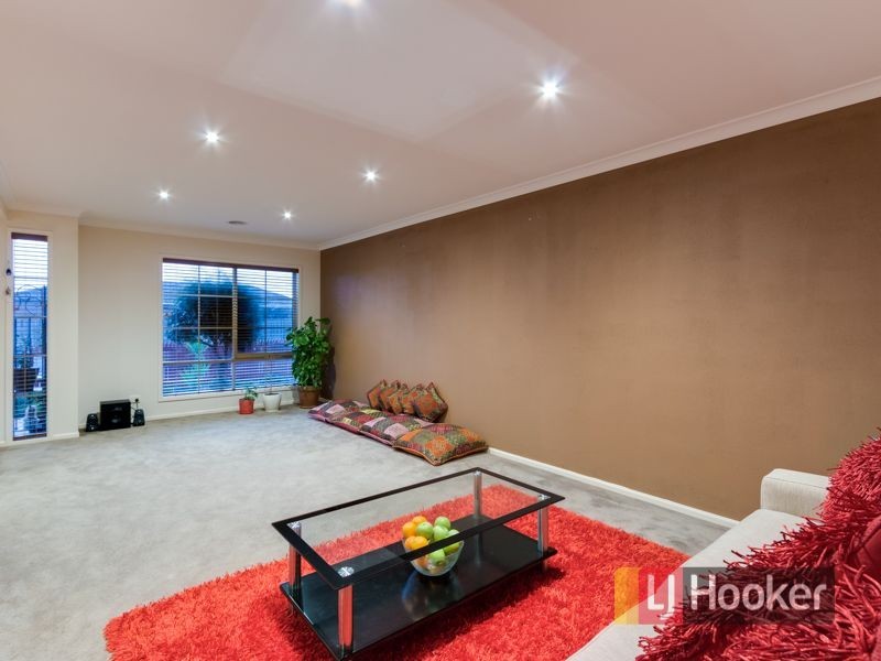 21 Violet Way, Cranbourne VIC 3977