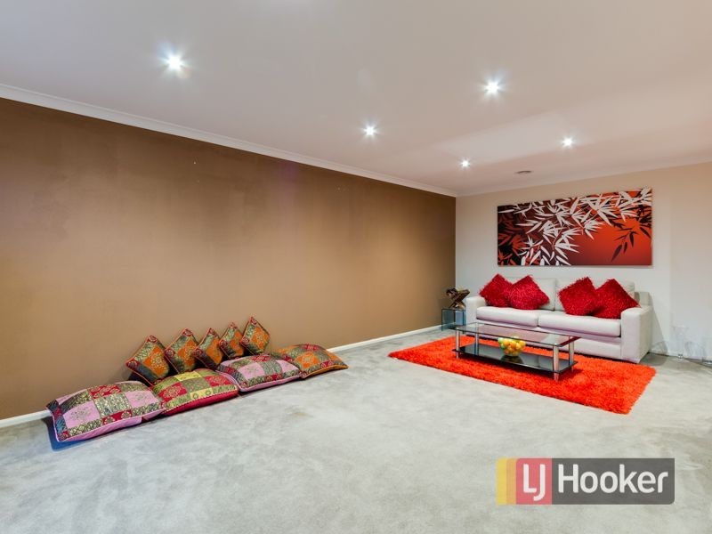 21 Violet Way, Cranbourne VIC 3977