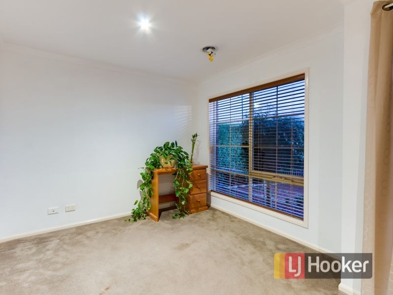 21 Violet Way, Cranbourne VIC 3977