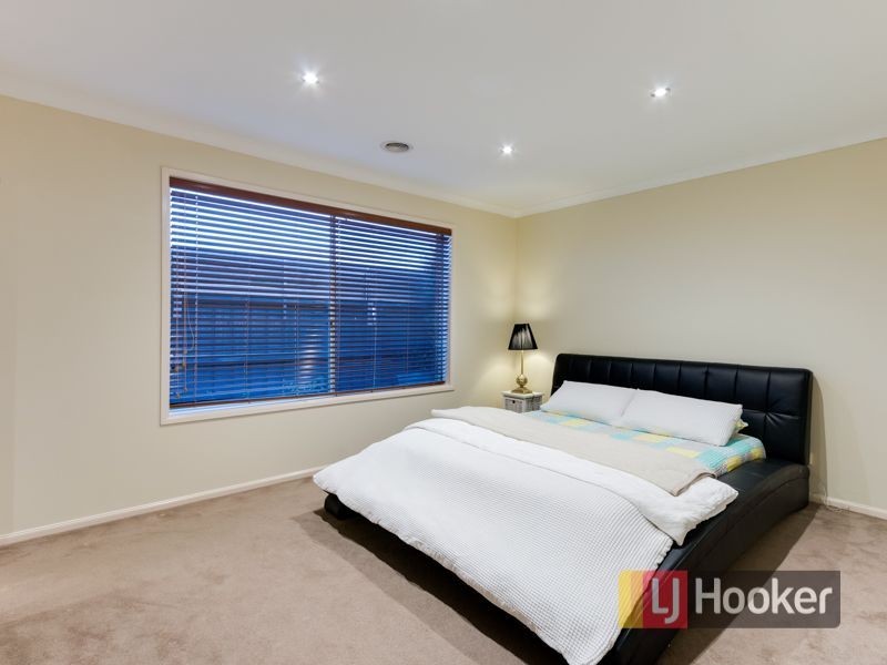 21 Violet Way, Cranbourne VIC 3977