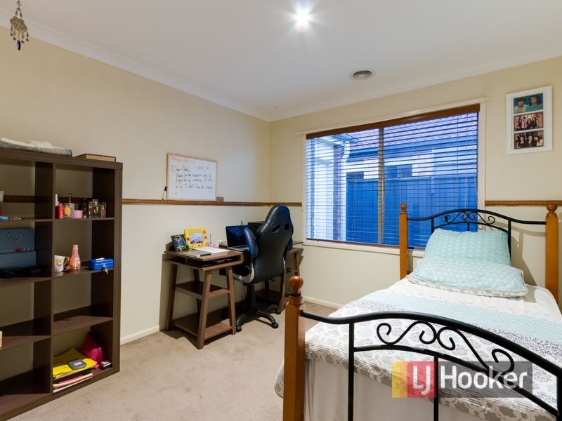 21 Violet Way, Cranbourne VIC 3977
