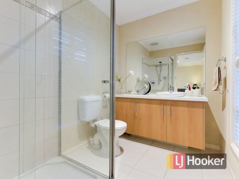 21 Violet Way, Cranbourne VIC 3977