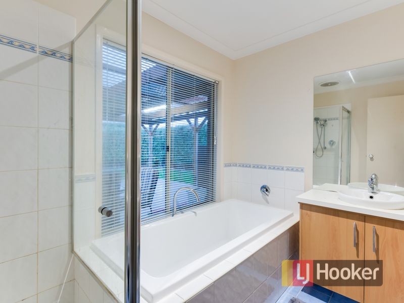 21 Violet Way, Cranbourne VIC 3977