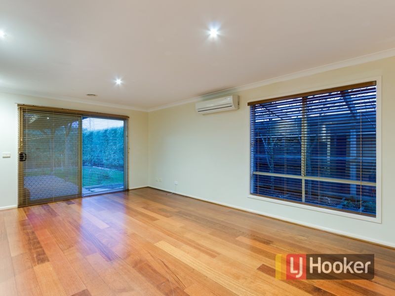 21 Violet Way, Cranbourne VIC 3977