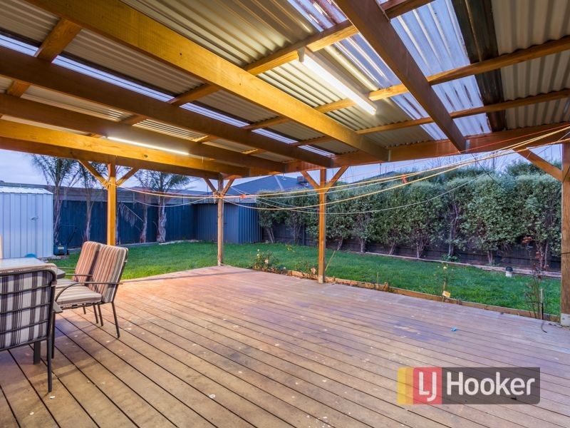 21 Violet Way, Cranbourne VIC 3977
