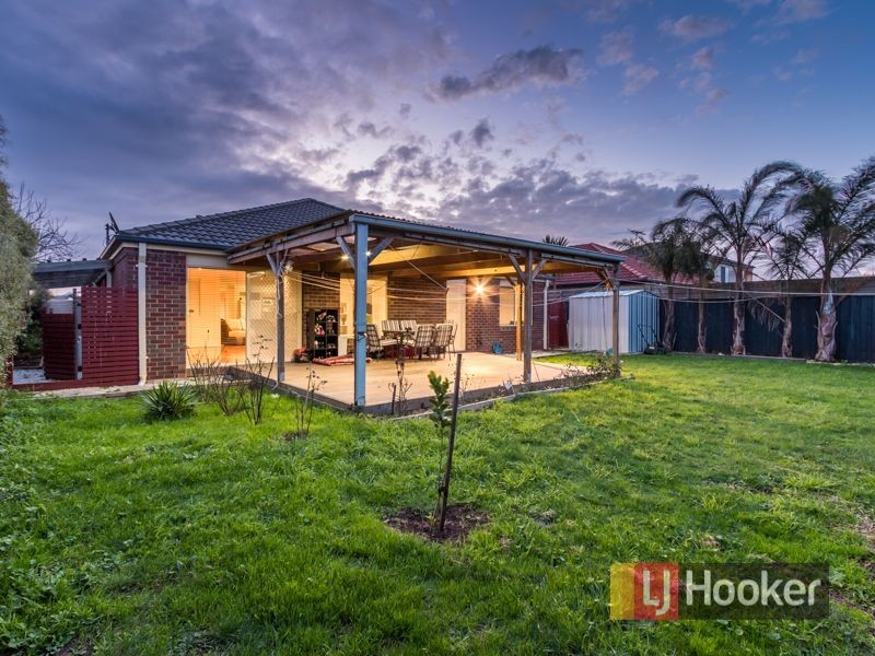 21 Violet Way, Cranbourne VIC 3977