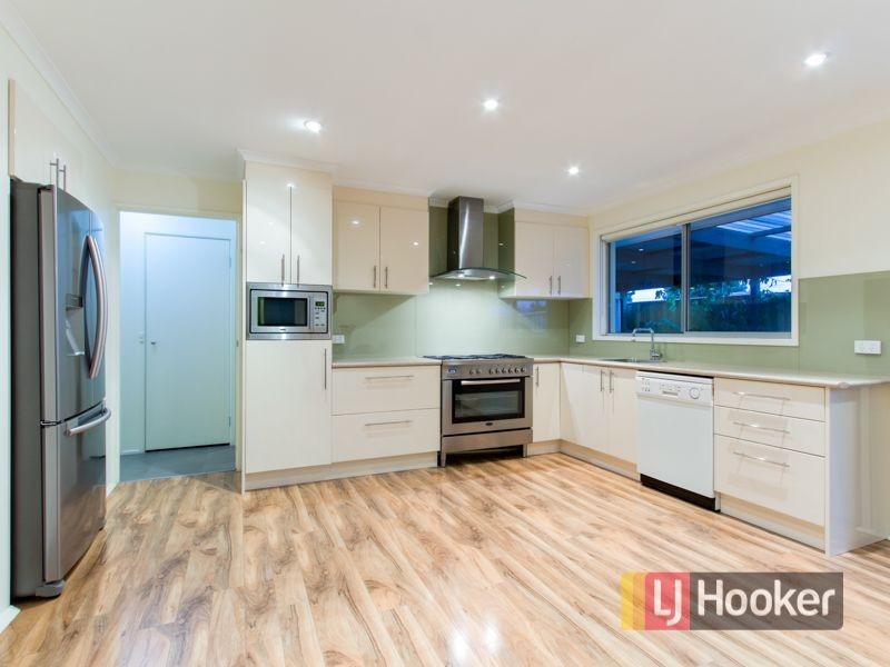 8 Plateau Crescent, Hampton Park VIC 3976