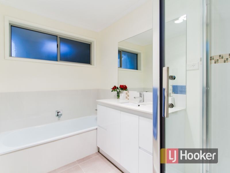 8 Plateau Crescent, Hampton Park VIC 3976