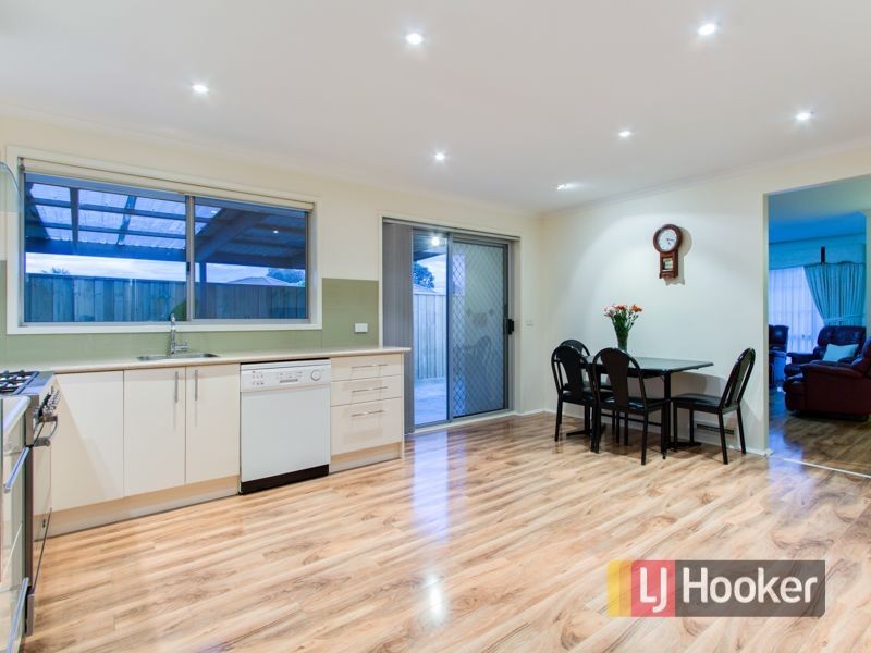 8 Plateau Crescent, Hampton Park VIC 3976