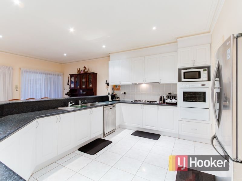 12 Ridgeway Chase, Narre Warren South VIC 3805