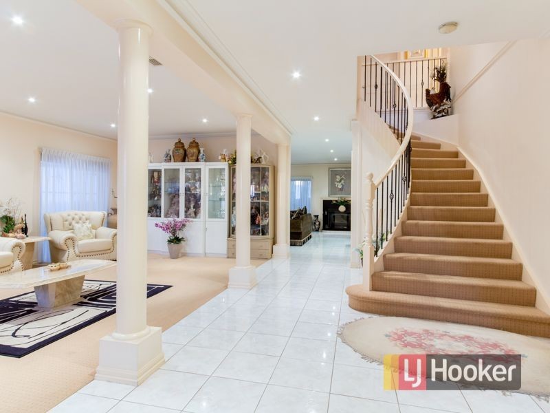 12 Ridgeway Chase, Narre Warren South VIC 3805