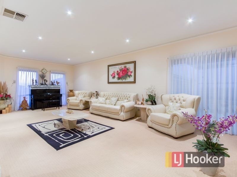 12 Ridgeway Chase, Narre Warren South VIC 3805