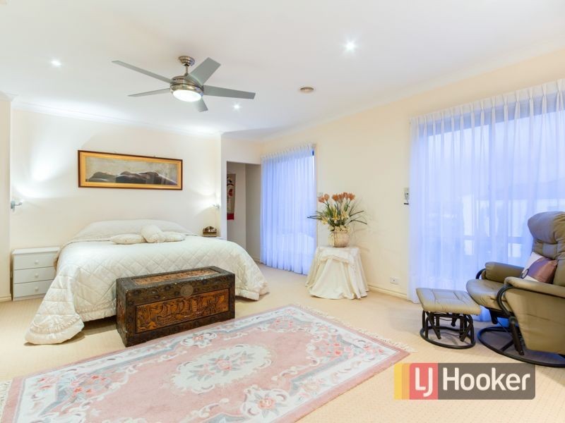 12 Ridgeway Chase, Narre Warren South VIC 3805