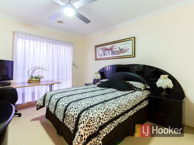 12 Ridgeway Chase, Narre Warren South VIC 3805