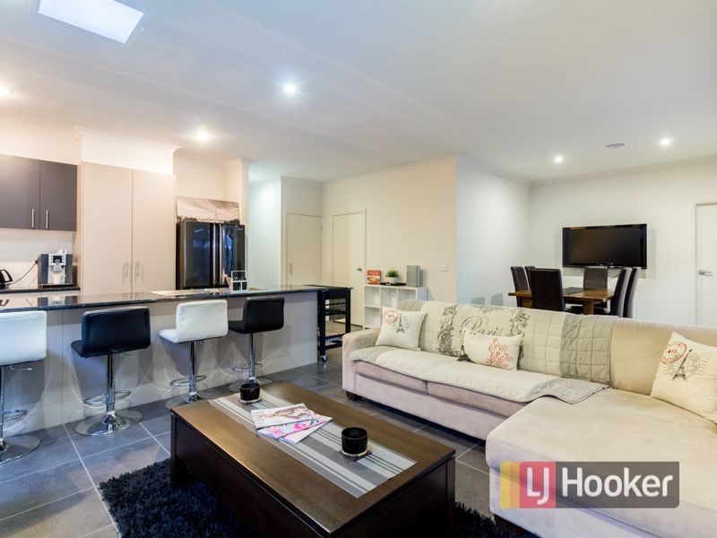 21 Waltzing Drive, Lynbrook VIC 3975