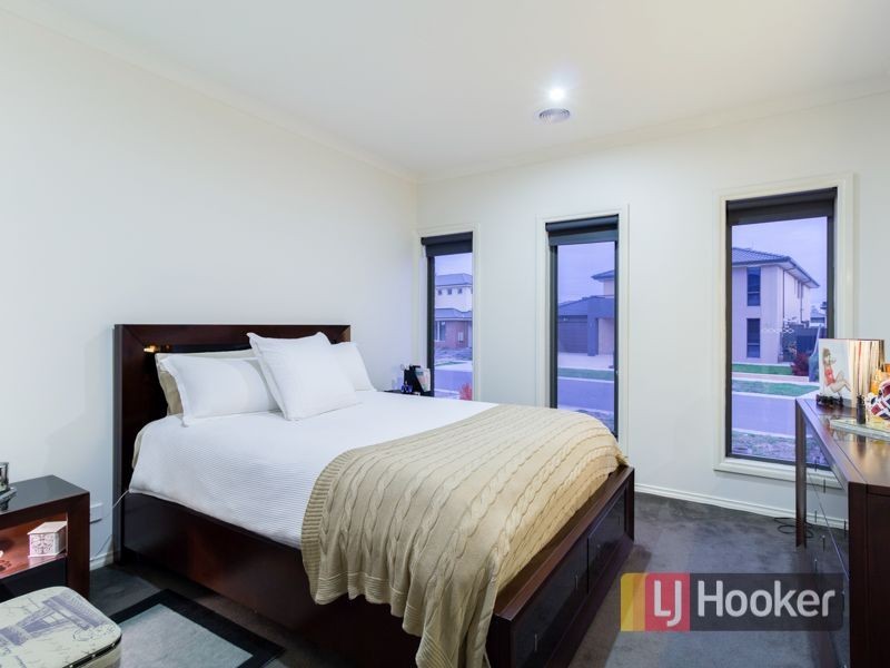 21 Waltzing Drive, Lynbrook VIC 3975