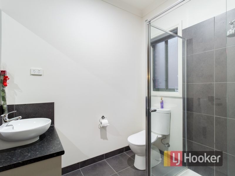 21 Waltzing Drive, Lynbrook VIC 3975