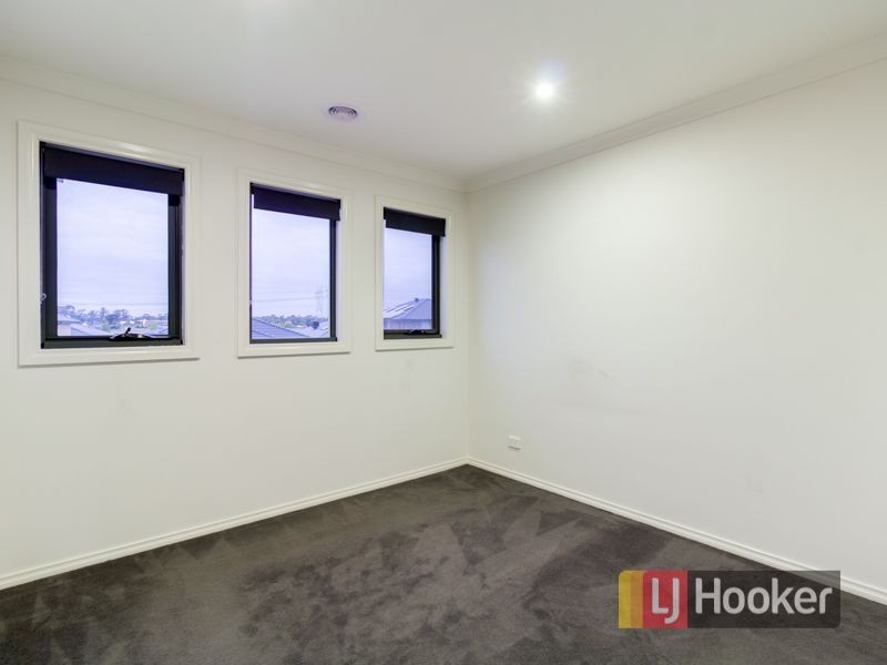 21 Waltzing Drive, Lynbrook VIC 3975