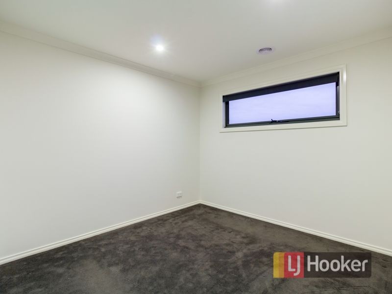 21 Waltzing Drive, Lynbrook VIC 3975