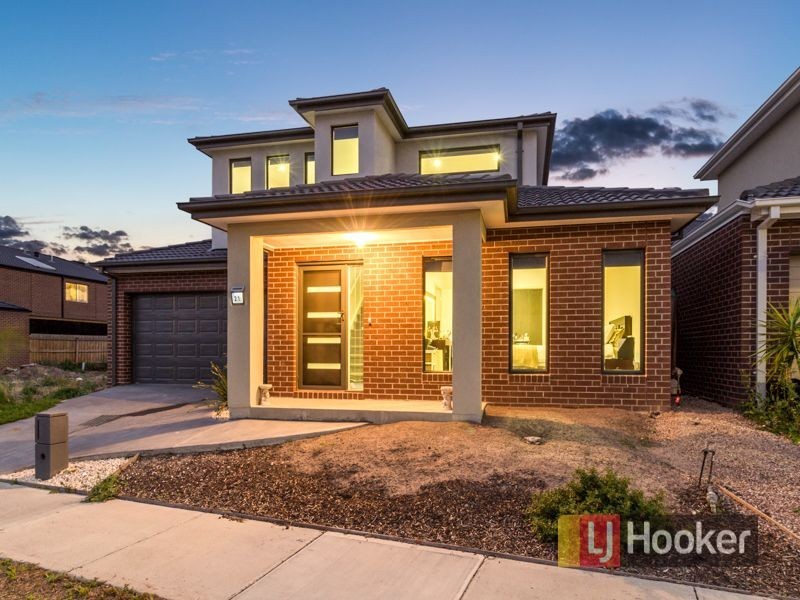 21 Waltzing Drive, Lynbrook VIC 3975