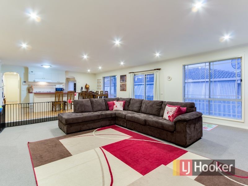 37 Ralph Crescent, Hampton Park VIC 3976