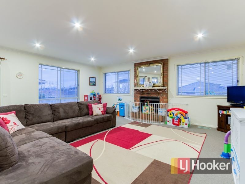 37 Ralph Crescent, Hampton Park VIC 3976