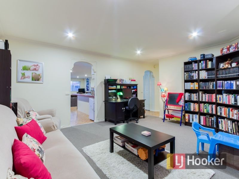 37 Ralph Crescent, Hampton Park VIC 3976