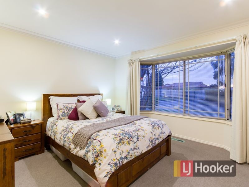 37 Ralph Crescent, Hampton Park VIC 3976