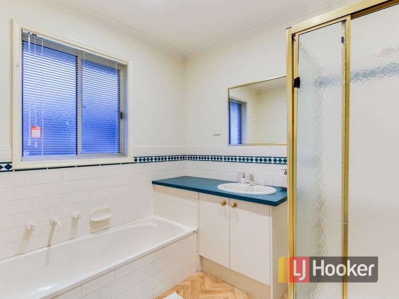 37 Ralph Crescent, Hampton Park VIC 3976