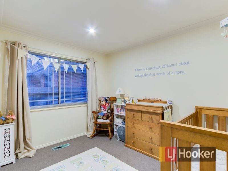 37 Ralph Crescent, Hampton Park VIC 3976