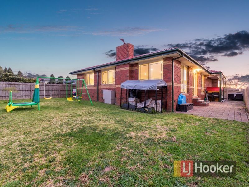 37 Ralph Crescent, Hampton Park VIC 3976
