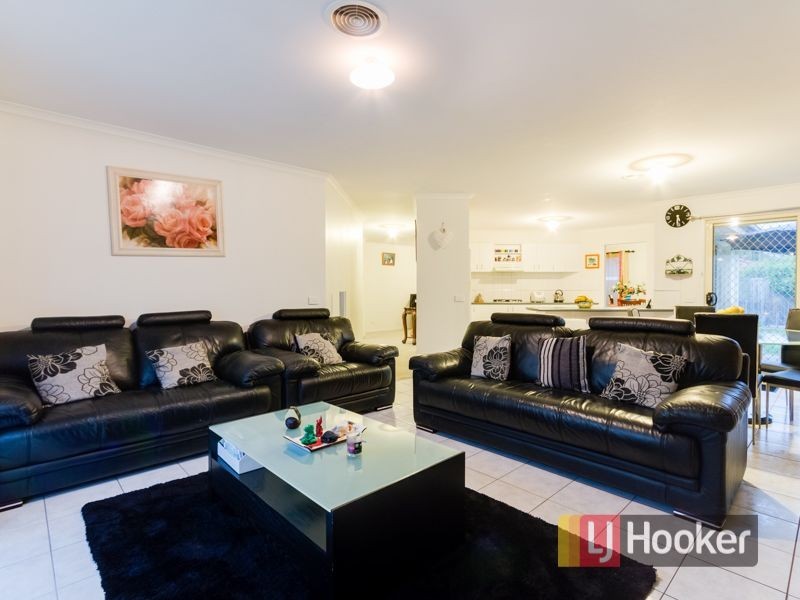 16 Cilento Crescent, Lynbrook VIC 3975