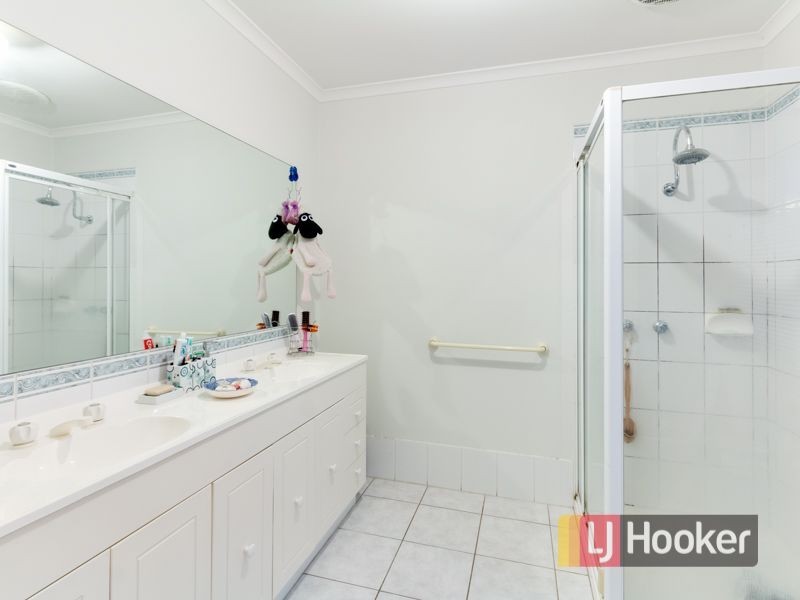 16 Cilento Crescent, Lynbrook VIC 3975