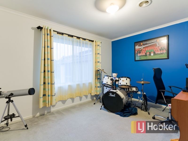 16 Cilento Crescent, Lynbrook VIC 3975