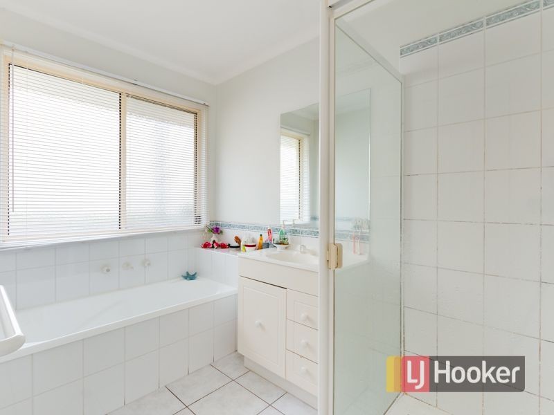 16 Cilento Crescent, Lynbrook VIC 3975