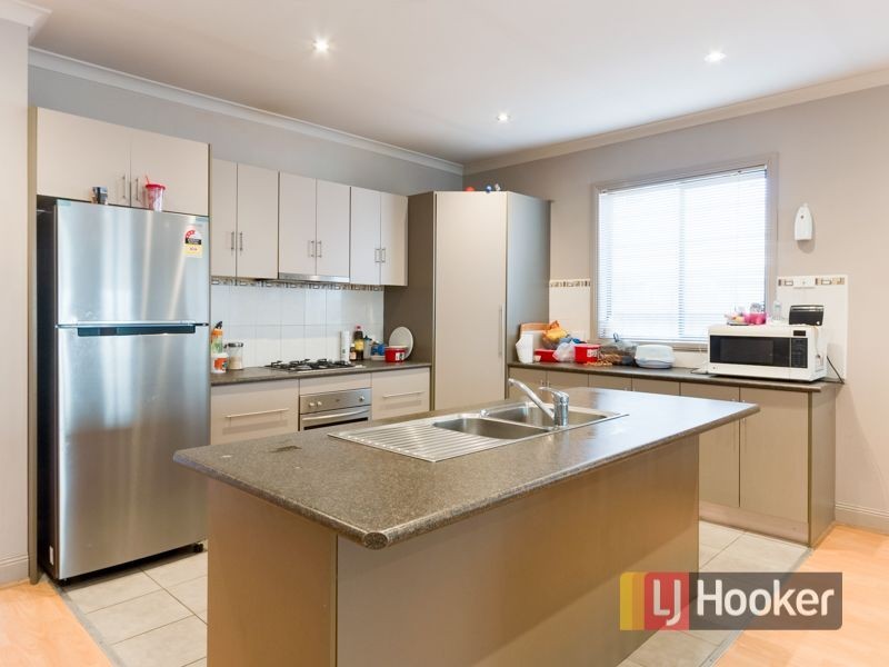 47 Wakenshaw Crescent, Pakenham VIC 3810