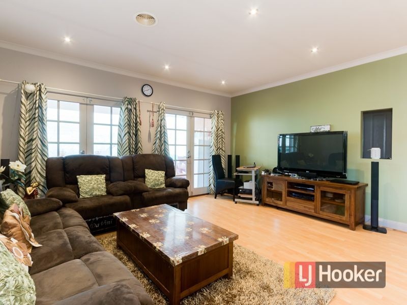 47 Wakenshaw Crescent, Pakenham VIC 3810