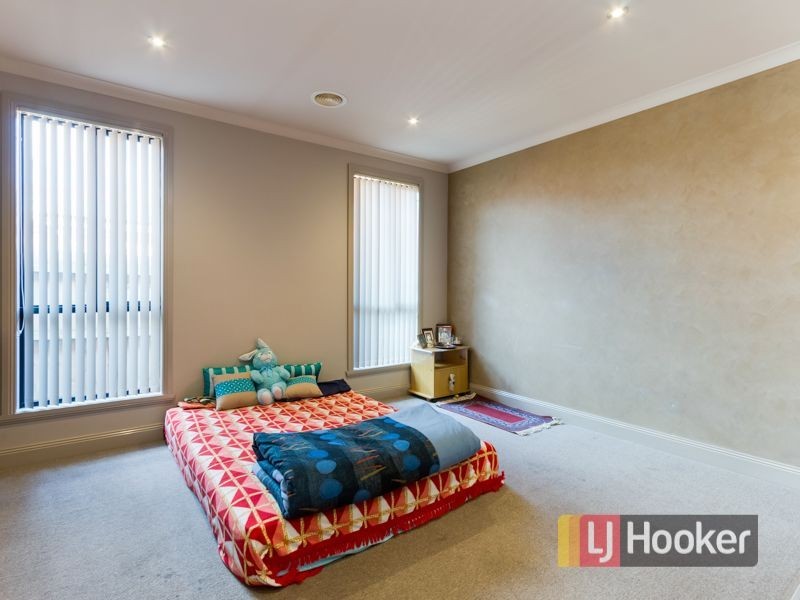 47 Wakenshaw Crescent, Pakenham VIC 3810