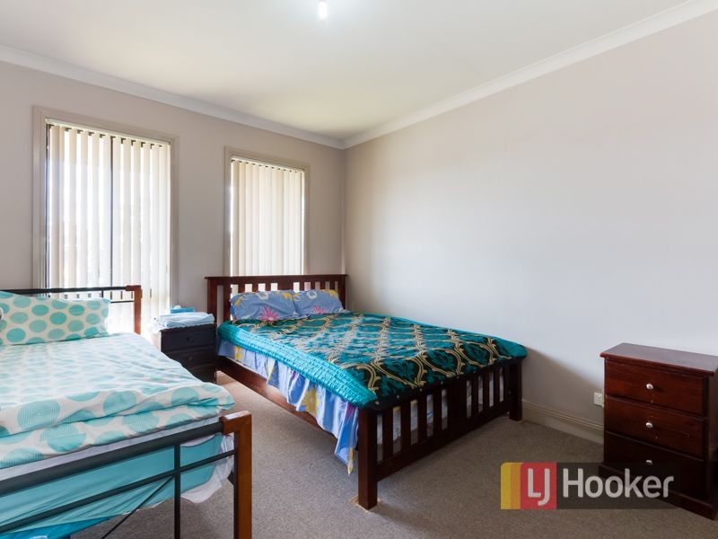 47 Wakenshaw Crescent, Pakenham VIC 3810