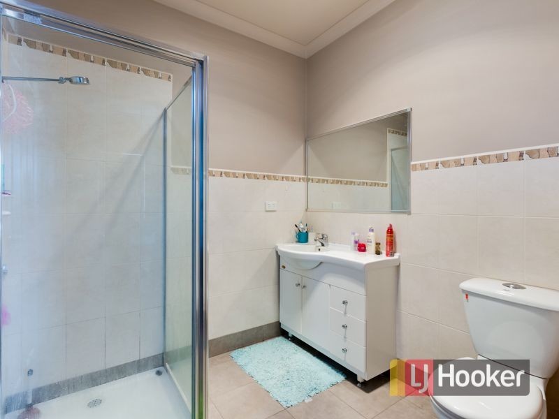 47 Wakenshaw Crescent, Pakenham VIC 3810