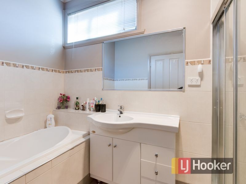 47 Wakenshaw Crescent, Pakenham VIC 3810