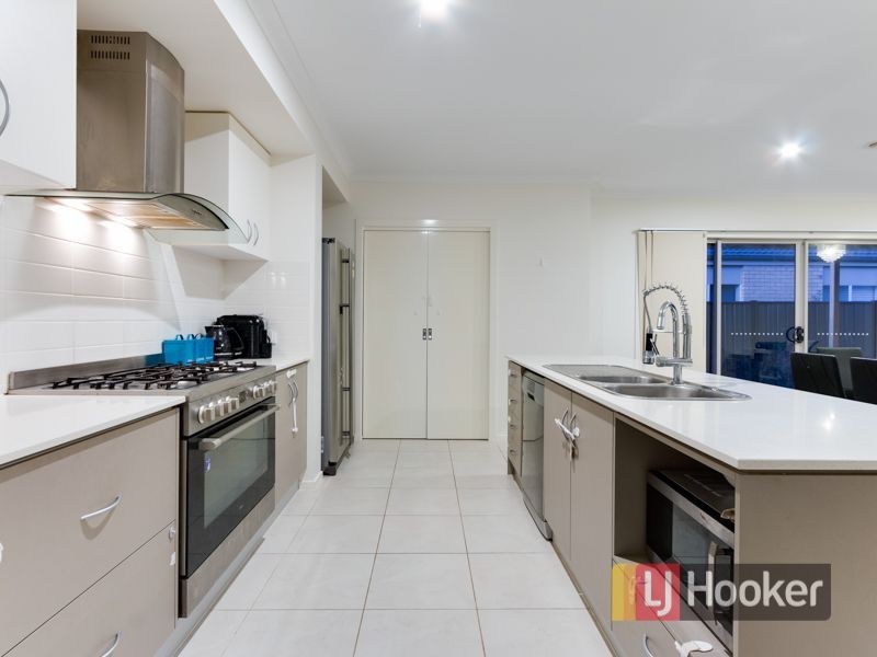 97 Selandra Boulevard, Clyde North VIC 3978