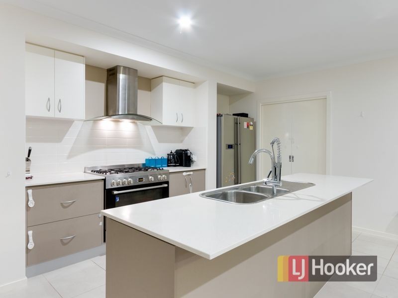 97 Selandra Boulevard, Clyde North VIC 3978