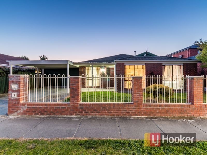 15 Daphne Way, Cranbourne North VIC 3977