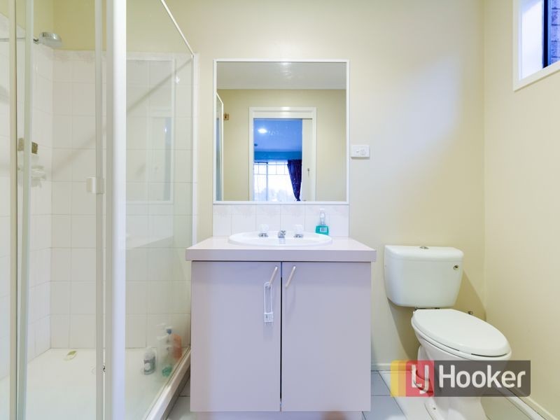 15 Daphne Way, Cranbourne North VIC 3977