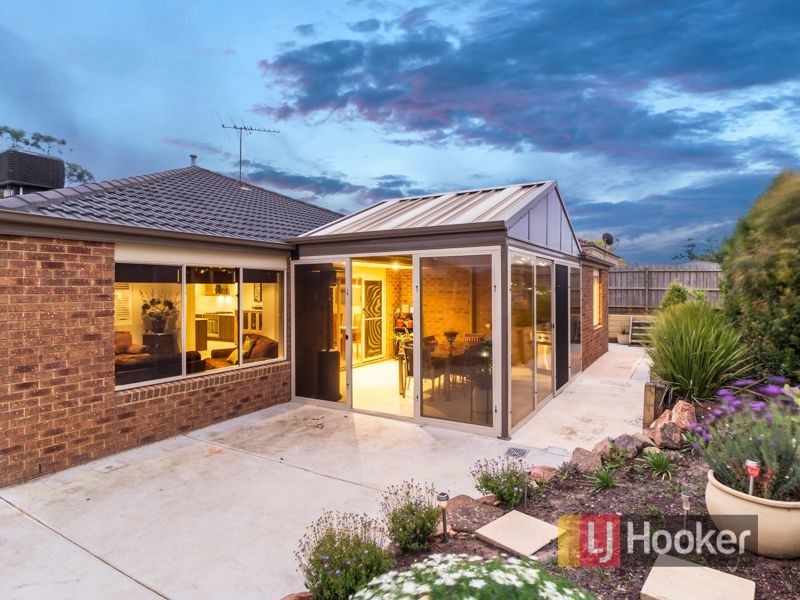 6 Lytham Court, Cranbourne VIC 3977