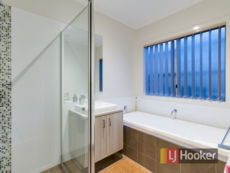 26 Cadillac Street, Cranbourne East VIC 3977