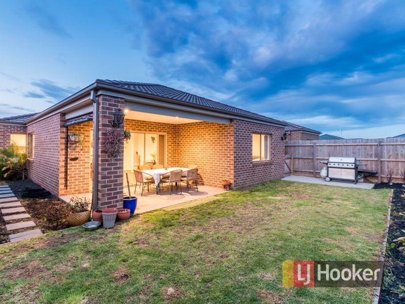 26 Cadillac Street, Cranbourne East VIC 3977