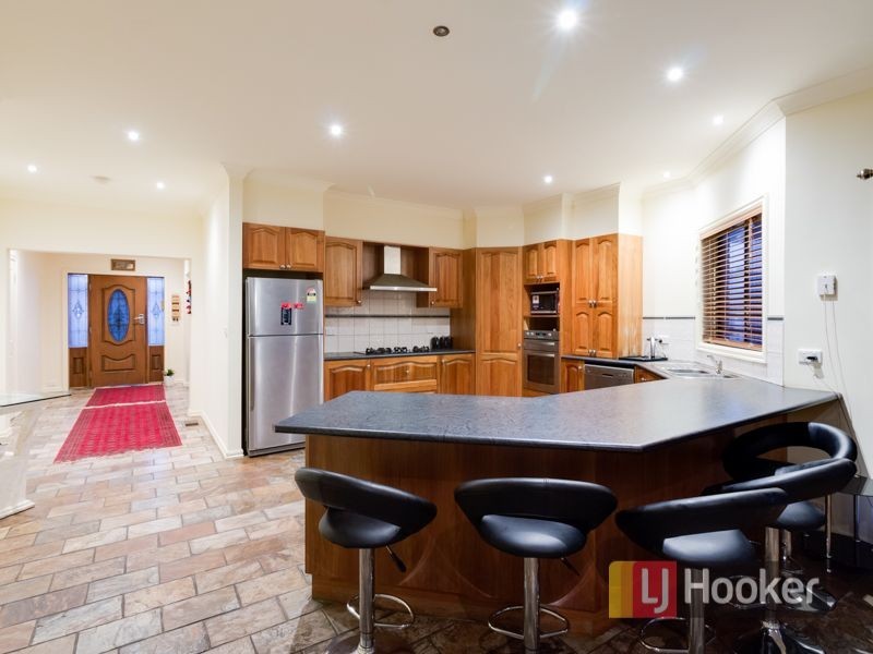 13 Riviera Drive, Berwick VIC 3806