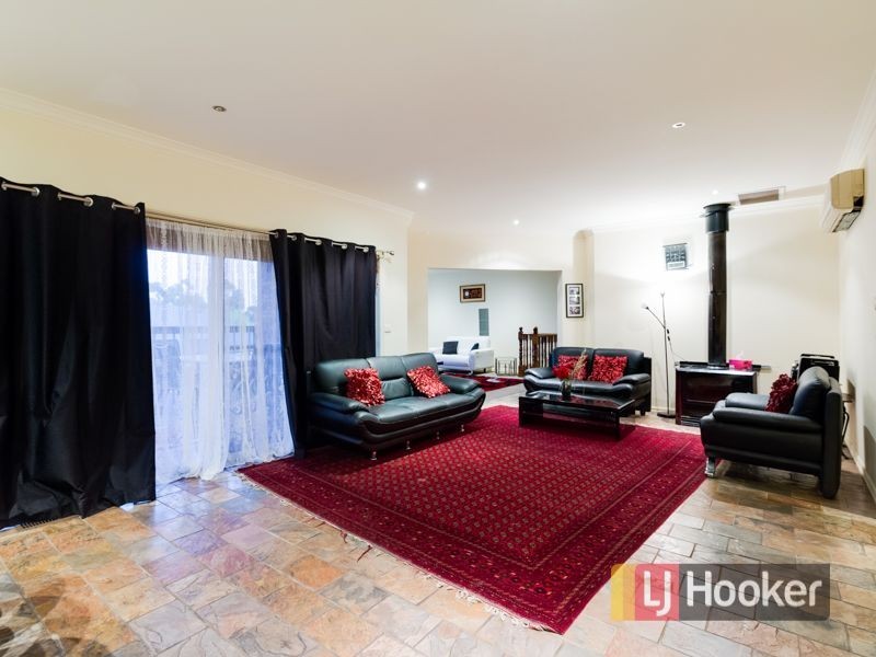 13 Riviera Drive, Berwick VIC 3806